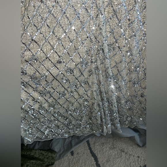 Mac Duggal 5642 NWT EMBELLISHED CRYSTAL CAP SLEEVE COLUMN GOWN - Picture 8 of 9